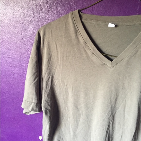 UNIQLO Men’s Small V-Neck Shirt - Picture 5 of 7